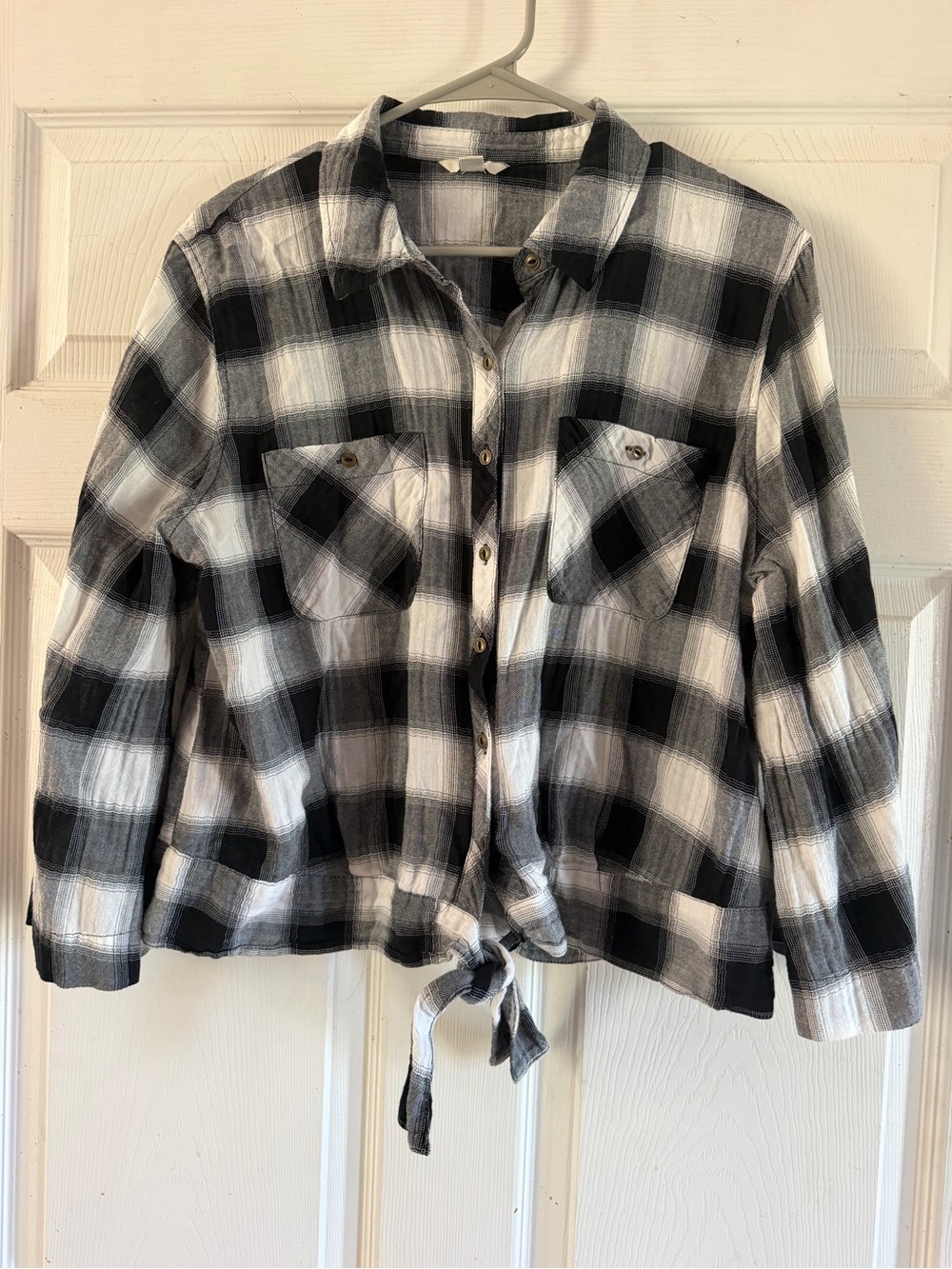 Women's Black & White Plaid Tie-Front Button-Down Shirt